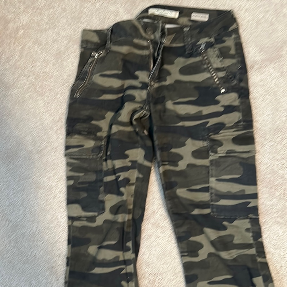 Mavi Camouflage pants green. Supper cute. Size 28 Offers welcome
